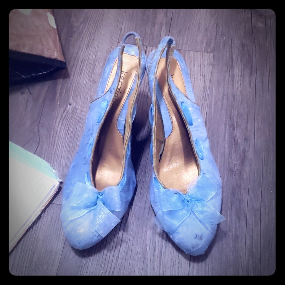 Baby blue heels with bow
